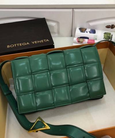 Сумка Bottega Veneta Padded Cassette Bag Green